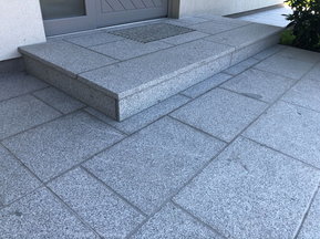 Bodenplatten Granit Bergama Grey